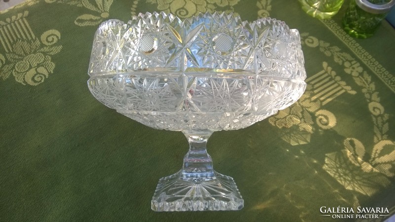 Beautiful pedestal lead crystal serving bowl, flawless, diam. 19 Cm