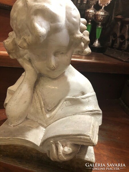 Terrakotta olvasó kislány szobor, klasszicista, szignált, 32 cm-es magasságú