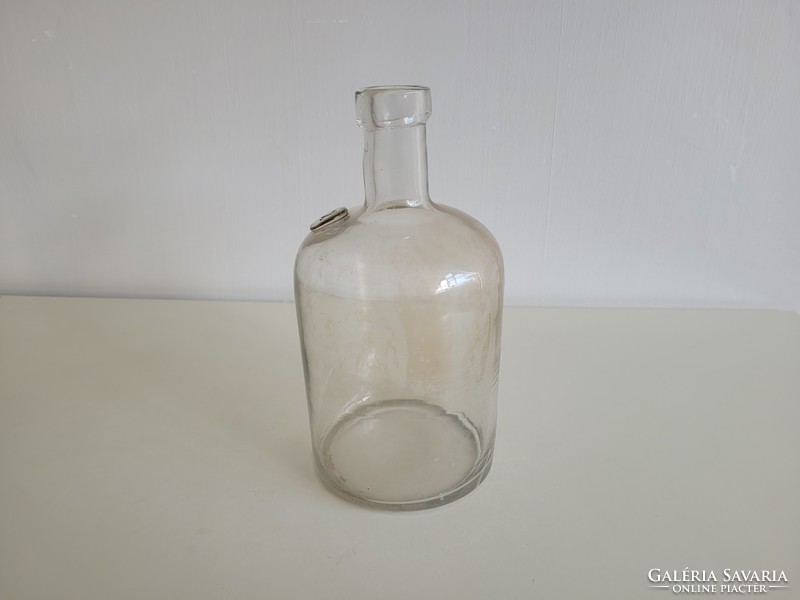 Régi vintage 2 L es homorú aljú pecsétes huta üveg palack