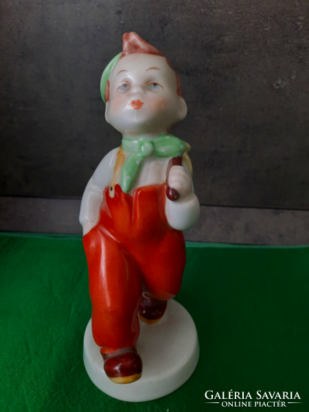 Royal Dux porcelán kisfiú batyuval, kutyával figura