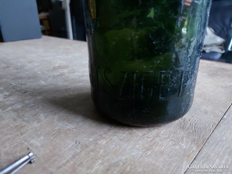 Margitszigeti csatos üveg zöld antik 2 literes kb. 409