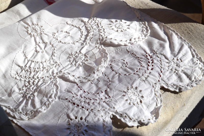 Old folk antique handmade madeira embroidered lace tablecloth tablecloth centerpiece decorative towel 73 x 45