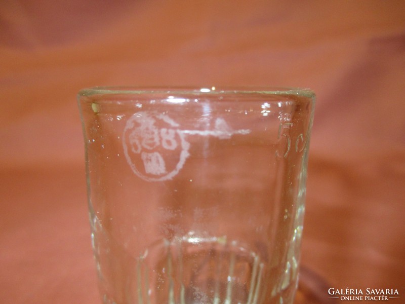 0,5 dl-es pohár régebbi jelzéssel