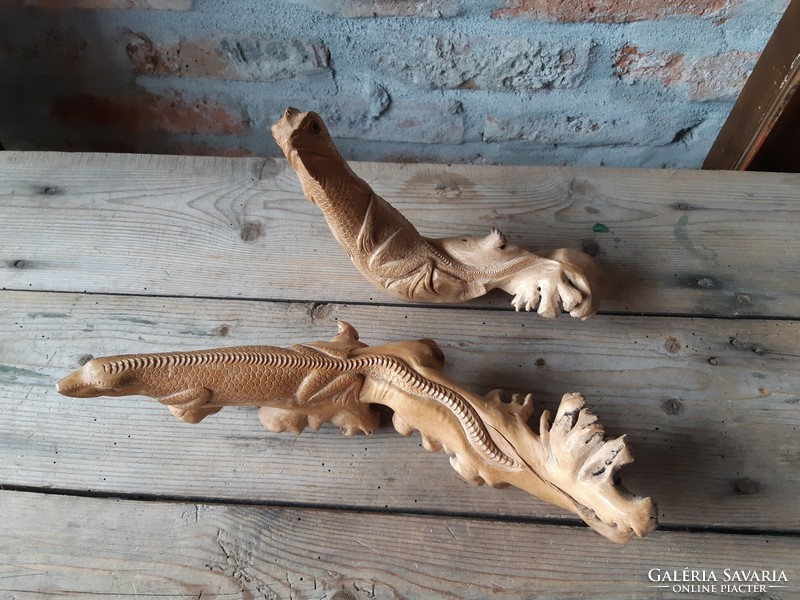 Indonesian carved lizard (1 piece)