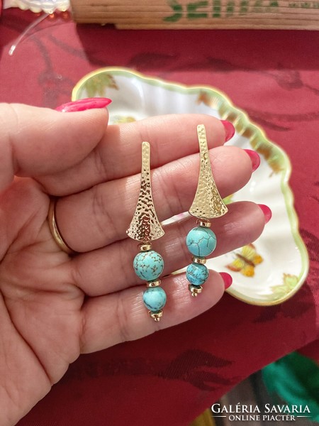 Elegant turquoise mineral earrings