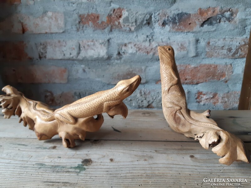 Indonesian carved lizard (1 piece)