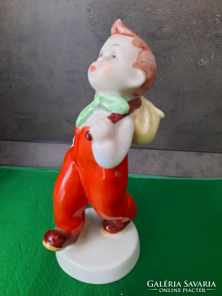 Royal Dux porcelán kisfiú batyuval, kutyával figura