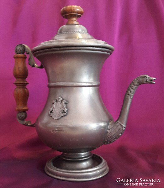 Antique pewter jug with coat of arms (l3424)