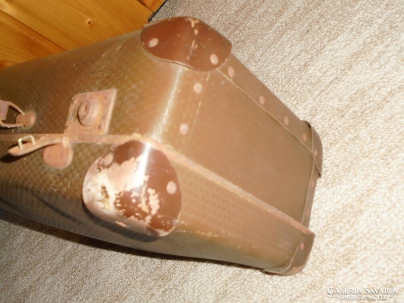 Régi retro bőrönd táska kulcsos, zárható utazótáska