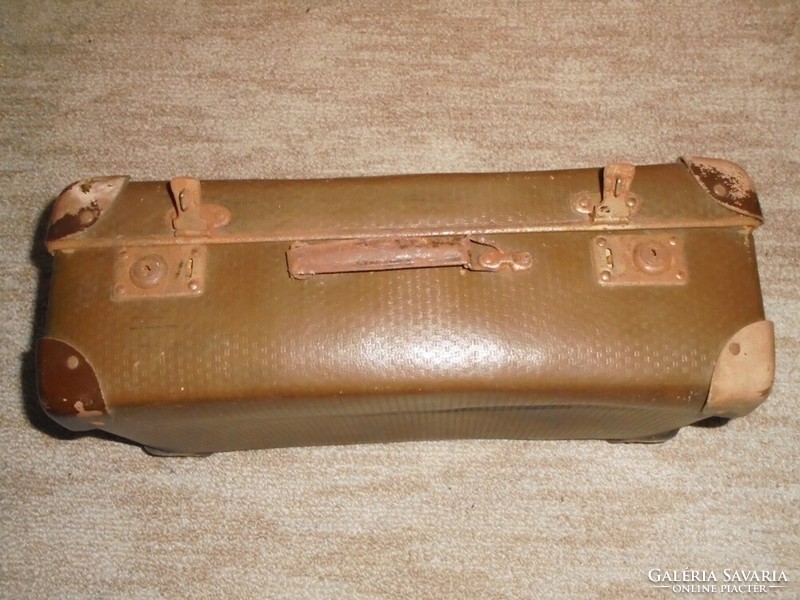 Régi retro bőrönd táska kulcsos, zárható utazótáska