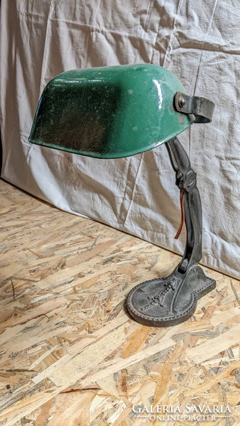 Banker lamp