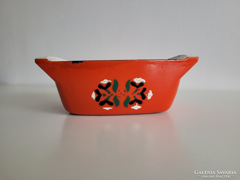Old vintage red enameled cast iron baking dish with legs, enameled dish, iron dish