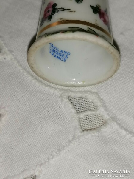 Limoges, French porcelain pink thimble. 33.