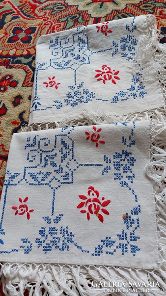 Embroidered tablecloth + 2 gift napkins Large linen tablecloth with fringed edges