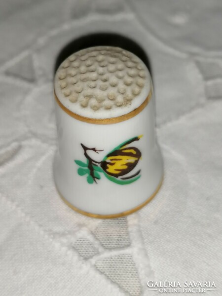 Porcelain thimble with Raven House markings 35.