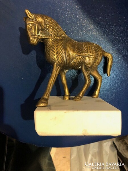 Horse statue in bronze, art nouveau, size 20 x 16 cm.