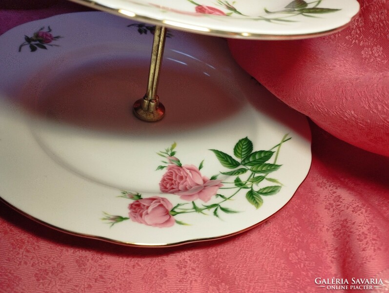 Gyönyörű rózsás emeletes porcelán kínáló, asztalközép