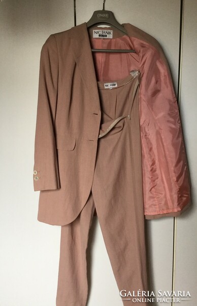 Nik Janik Kemper ,nadrág kosztüm szép jó fazon fáradt rózsaszín 40-es ,egyszer használt.