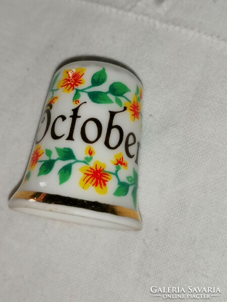 A very nice thimble with the inscription of the English month of October. 31.