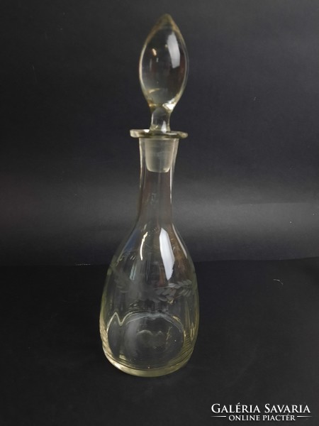 Gyönyörű különleges csiszolt mintás üveg palack,  karaffa, likőrös üveg dugóval  /444/