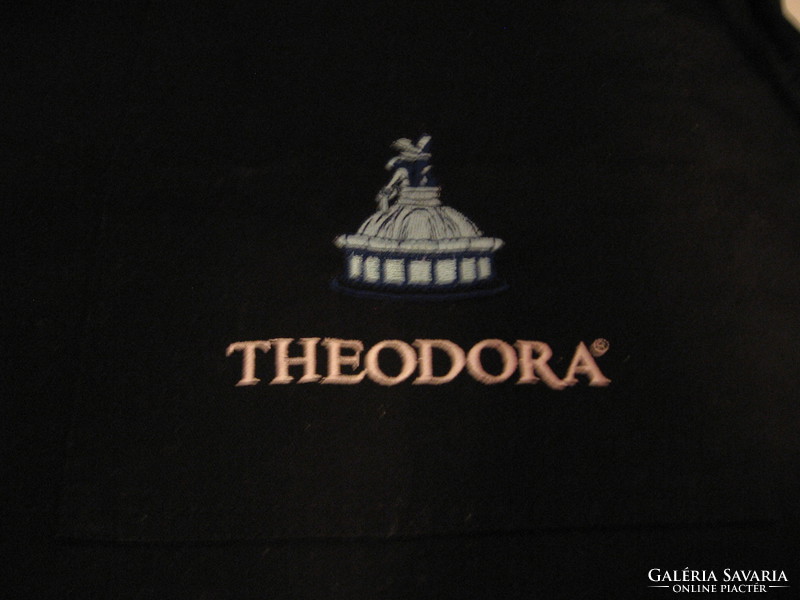 Theodora ásványvizes fekete pincérkötény