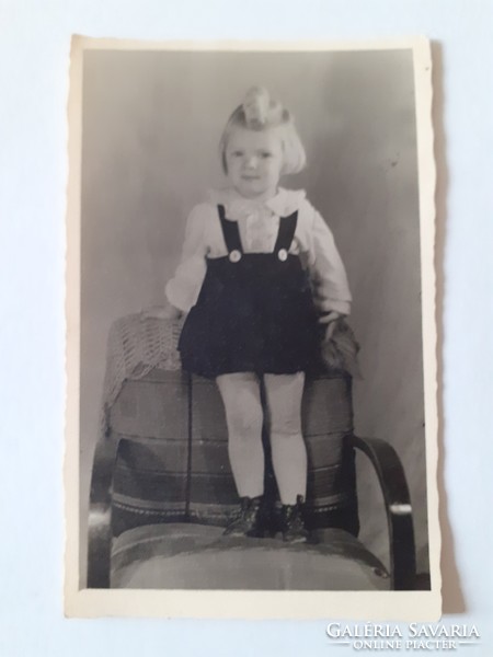 Retro gyerekfotó vintage kislány fénykép