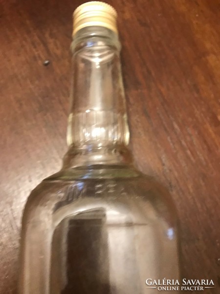 Whiskeys glass bottle with the inscription -jim beam. In undamaged condition. 750 Ml size: 27 cm high.