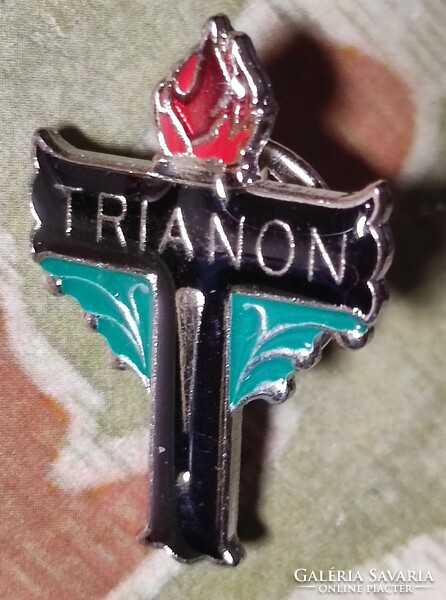 Trianon badge v583