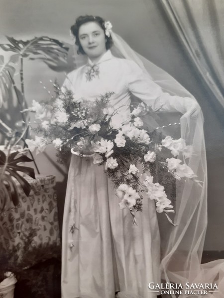 Old wedding photo bride studio photo