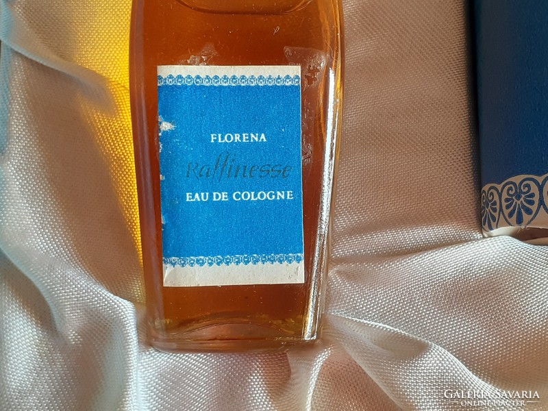 Vintage florena raffinesse in old perfume soap box