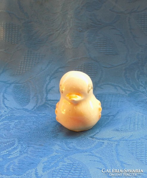 Old porcelain chick figure statue (po-2)