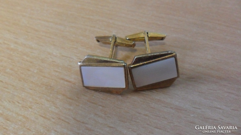 In good condition. Retro gold-plated, mother-of-pearl inlay cufflinks from the 60s. 2 X 1.5 Cm.