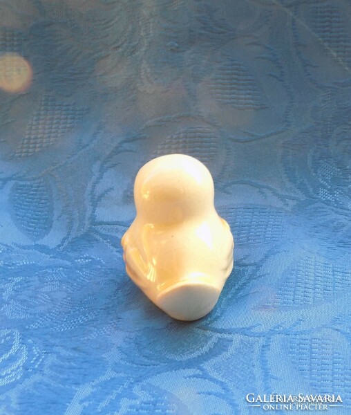 Old porcelain chick figure statue (po-2)