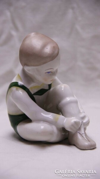 Rare green aquincum porcelain shoe knitting kid, flawless, marked