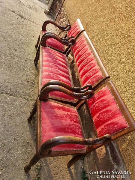 Hattyú nyakú garnitúra vendég székkel kiegészítve szép állapotban
