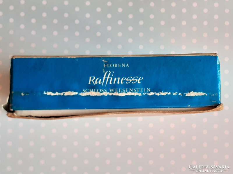 Vintage florena raffinesse in old perfume soap box