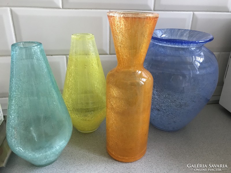 Karcagi fátyolüveg váza citromsàrga színben, 21 cm magas