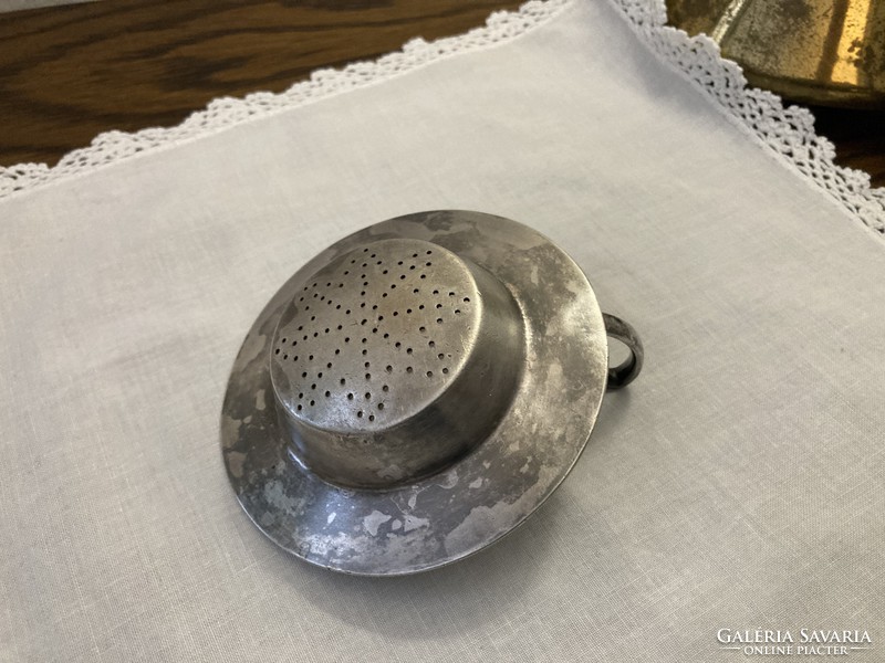 Antik Ges Gesch jelzett ezüstözött teaszűrő