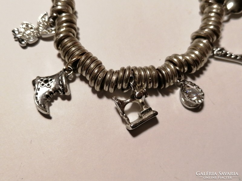 Bracelet with charms (947)