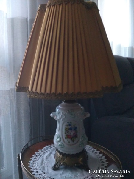 Monarchical porcelain table lamp with umbrella!