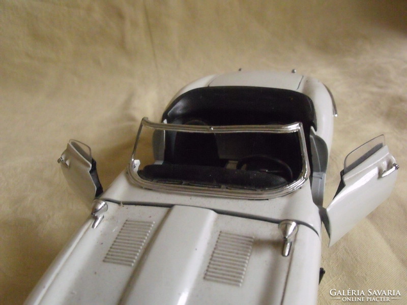 Record toy metal model car burago - jaguar - e-type cabriolet 1961 car model