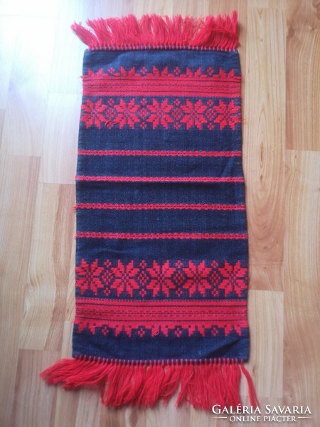Hand-woven table runner, dimensions: 25.5 x 50 +12 cm
