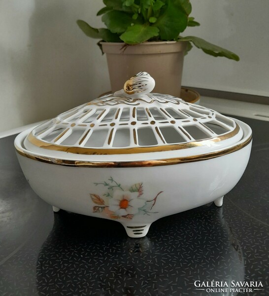 A wonderful gilded porcelain bonbonier with an openwork lid
