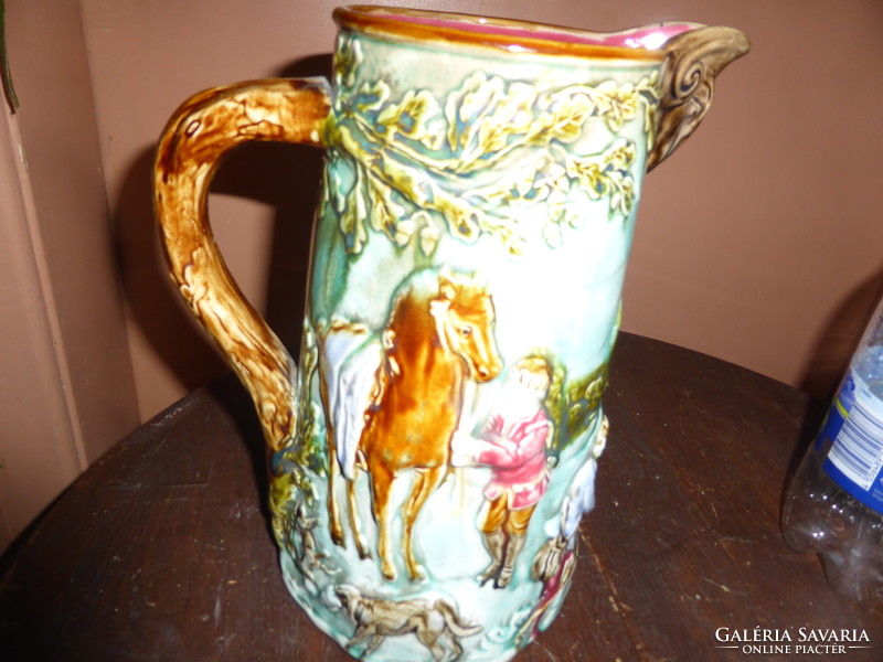 Embossed earthenware jug ( b )