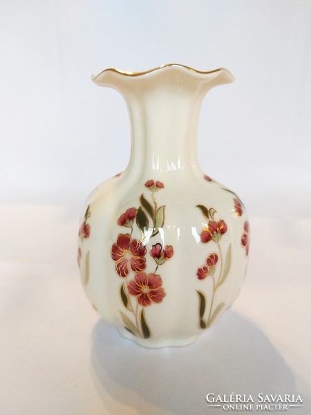 Zsolnay burgundy flower-patterned fluted vase. Flawless! (No. 23/115.)