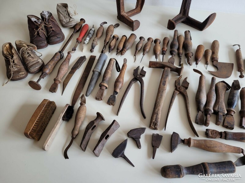 Old cobbler's tools shoemaker accessories