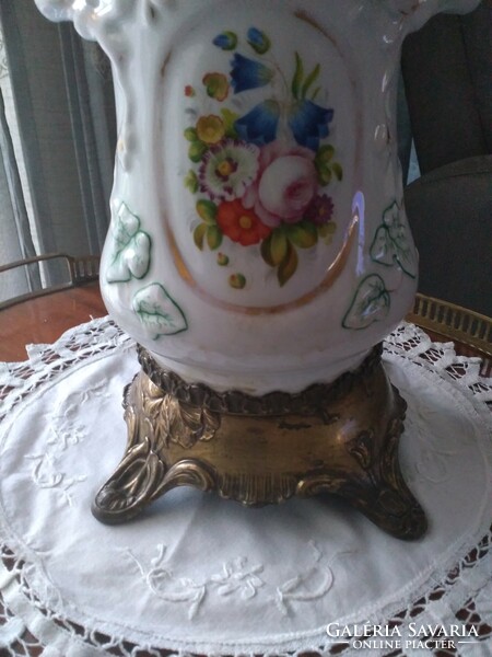 Monarchical porcelain table lamp with umbrella!