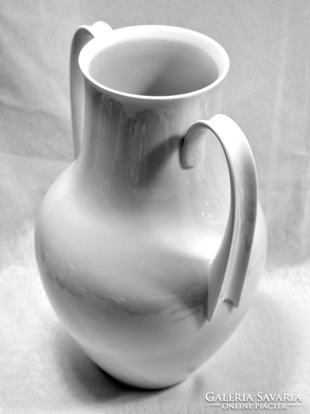 KPM csontfehér fogantyús váza modell Salier, Siegmund Schütz Porcelain