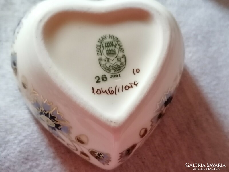 Zsolnay cornflower heart-shaped bonbonier 2.