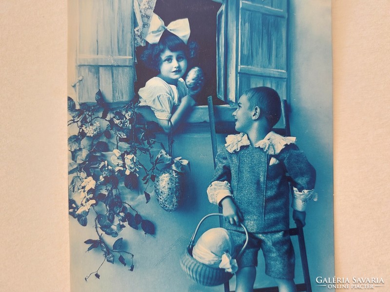 Régi húsvéti képeslap fotó levelezőlap gyerekek ablakban